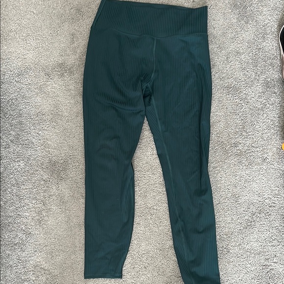 Vuori Green Ribbed Set! - Picture 2 of 6